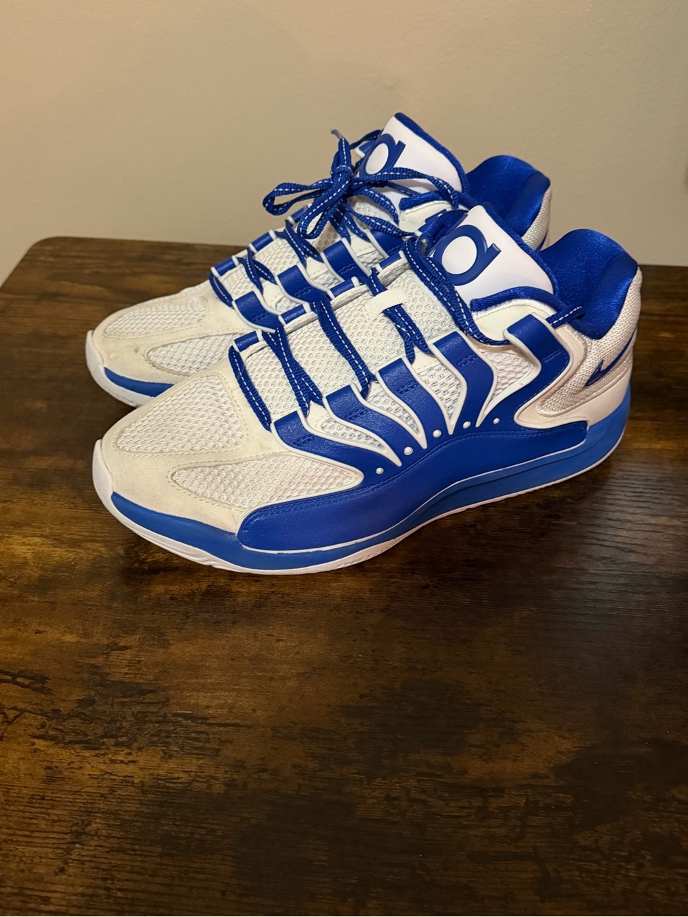 Nike Men's Athletic Shoes - White and Blue